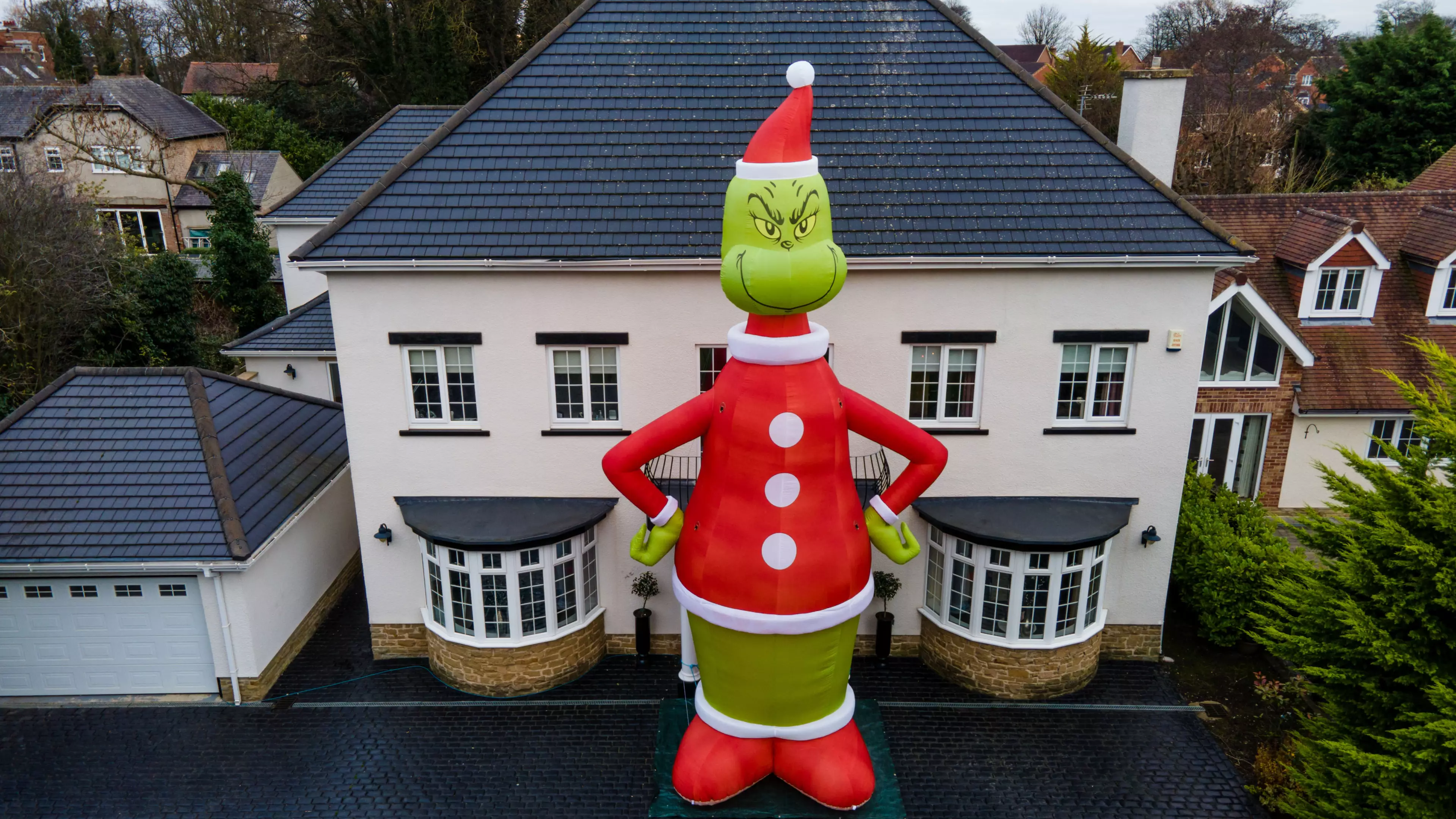 Man Orders 35-Foot Grinch That's Bigger Than His House