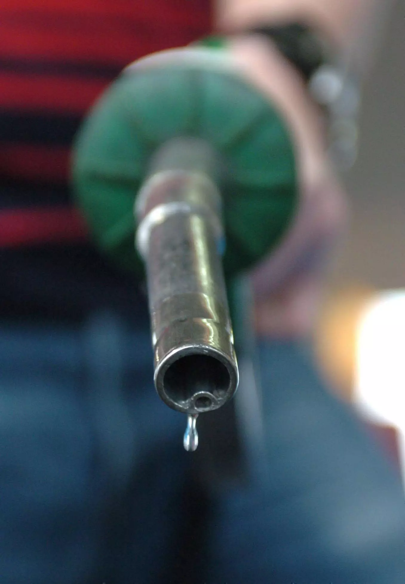The RAC say the big four supermarkets should drop fuel prices further.