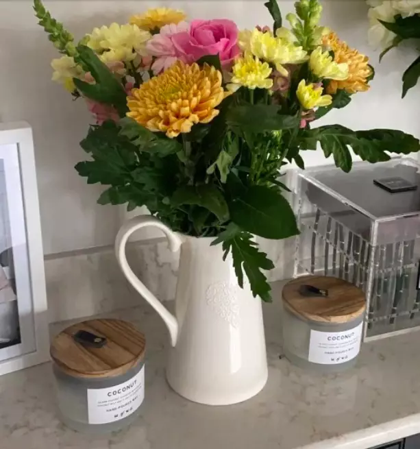 Waitrose gave Leigh-Anne a bunch of flowers after the incident (