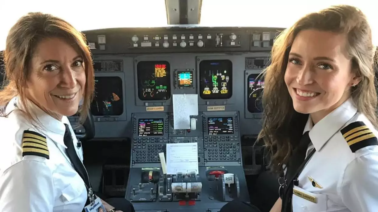 US Pairing Become First Mother-Daughter Duo To Pilot Commercial Plane Together