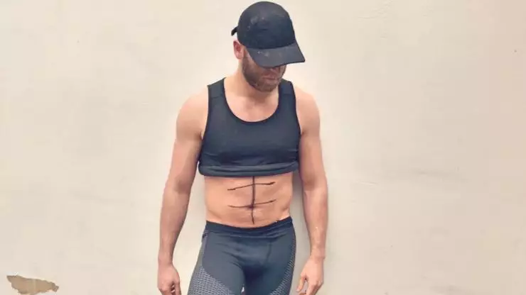 ​Guy Draws On Abs In Dig At Girlfriend’s Influencer Lifestyle