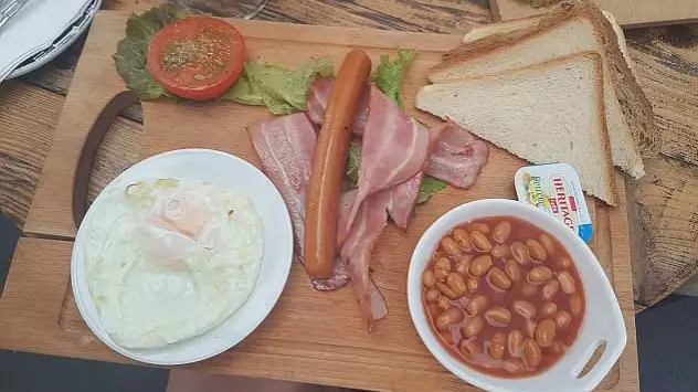British Tourist Goes To Cyprus, Orders A Full English And Is Disappointed