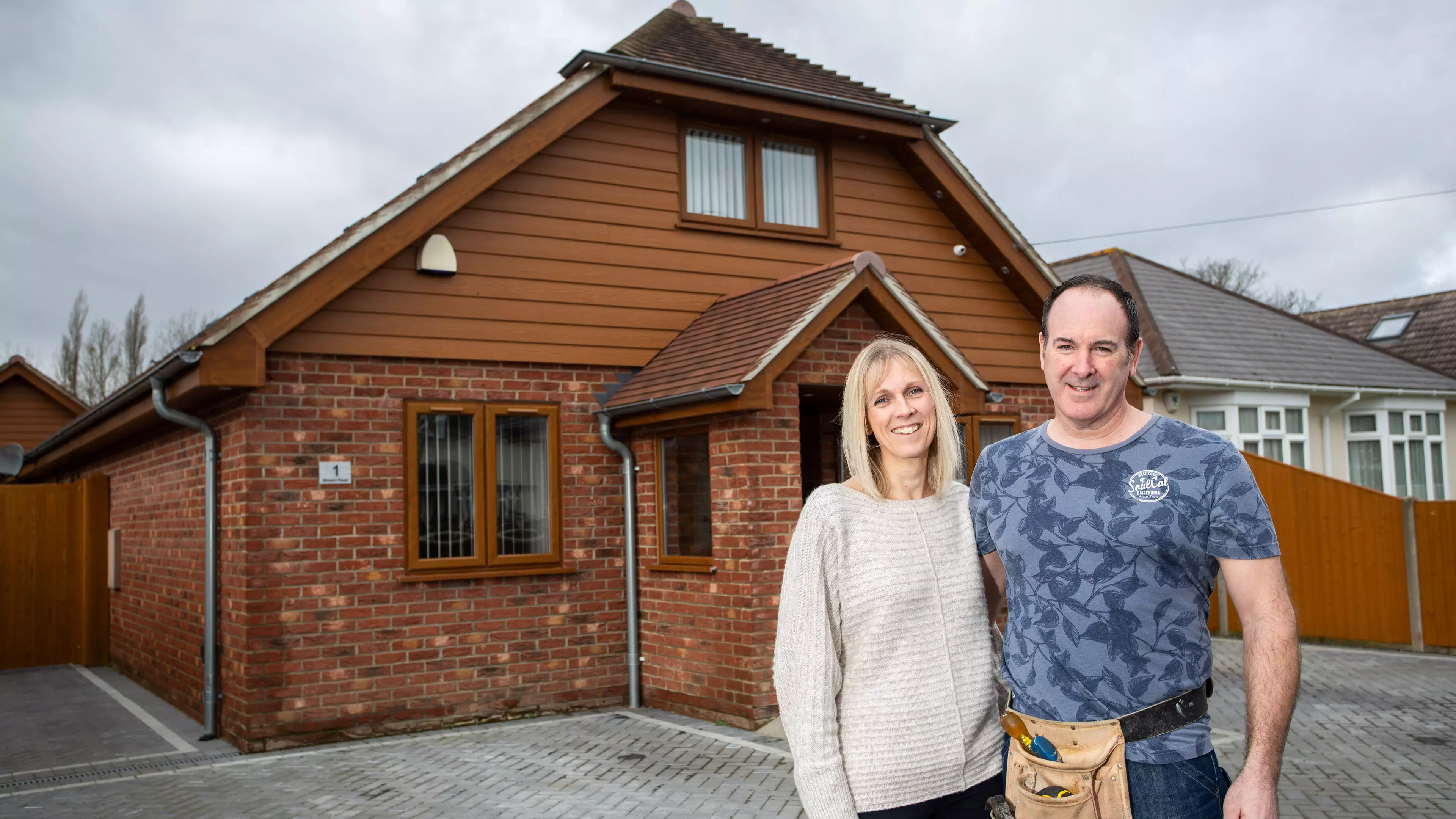 Hampshire Man Builds His Own House For £140,000 Using YouTube Videos