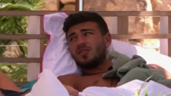 Tommy Fury Sleeping With Molly-Mae Hague’s Cuddly Toy On 'Love Island' Melted Our Hearts
