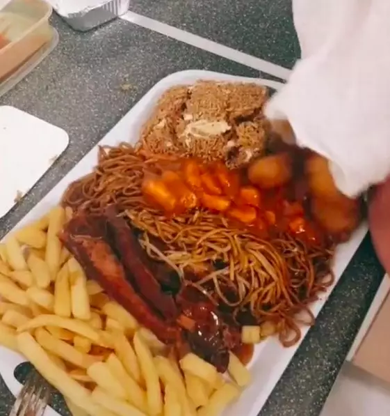 All the takeaway was plated on the same tray (