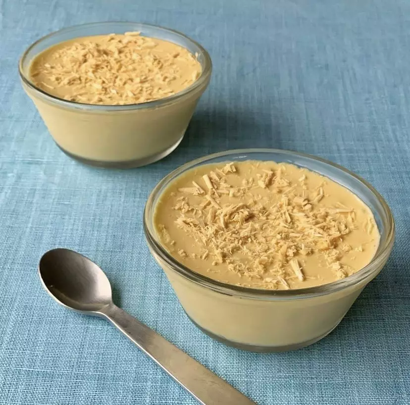 We are OBSESSED with this Caramilk mousse recipe, perfect for a dinner party (