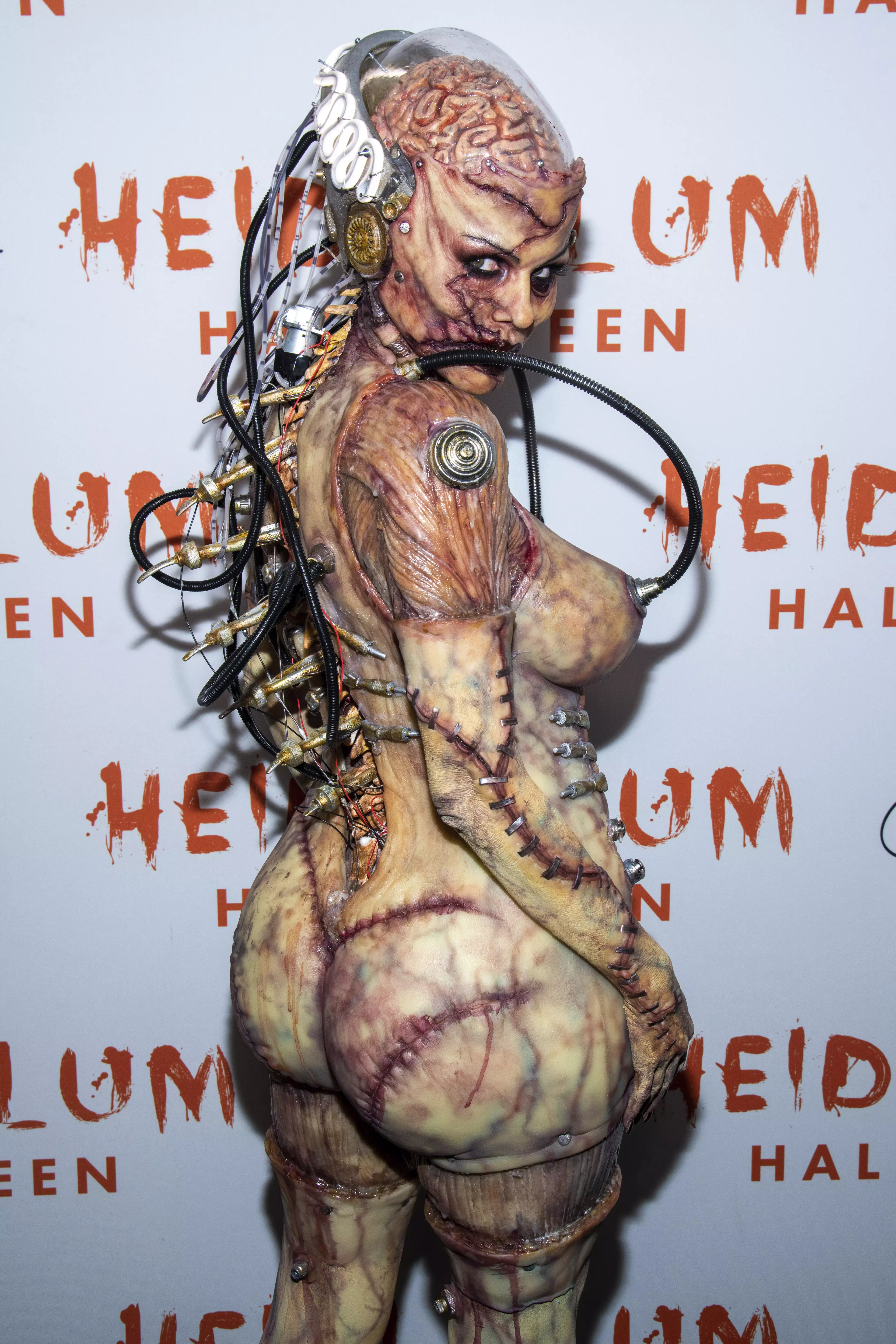 Heidi Klum's Halloween outfit was absolutely terrifying (