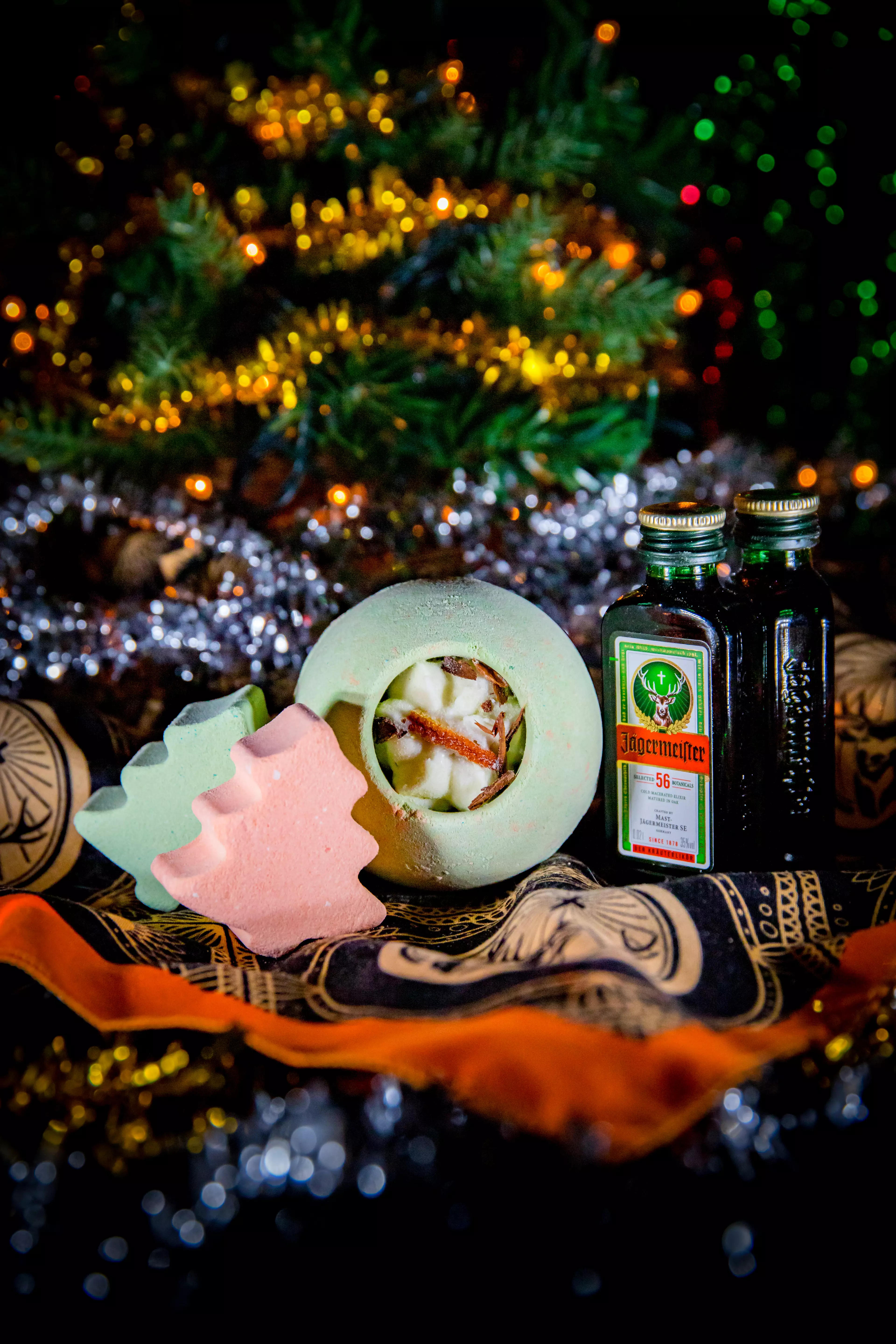 Each pack includes 3 bath bombs and a 2cl bottle of original Jägermeister, Jägermeister cold brew coffee and bandana (