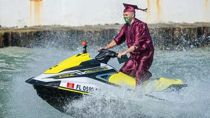 ​Graduating Students In US Ride Jet Skis To Collect Diplomas From Boat