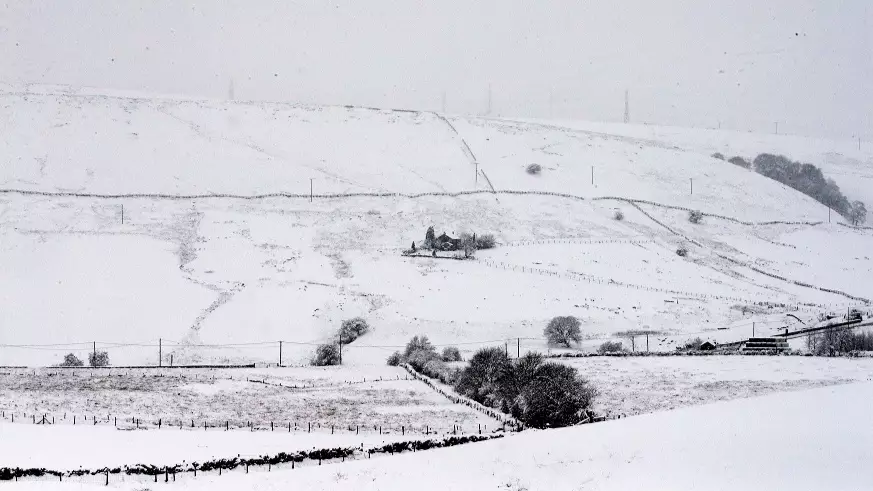 Severe Weather Warning Issued For UK With Heavy Snowfall Expected