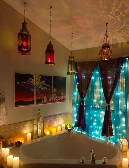 The 'Aladdin' style bathroom with lanterns and fairy lights (