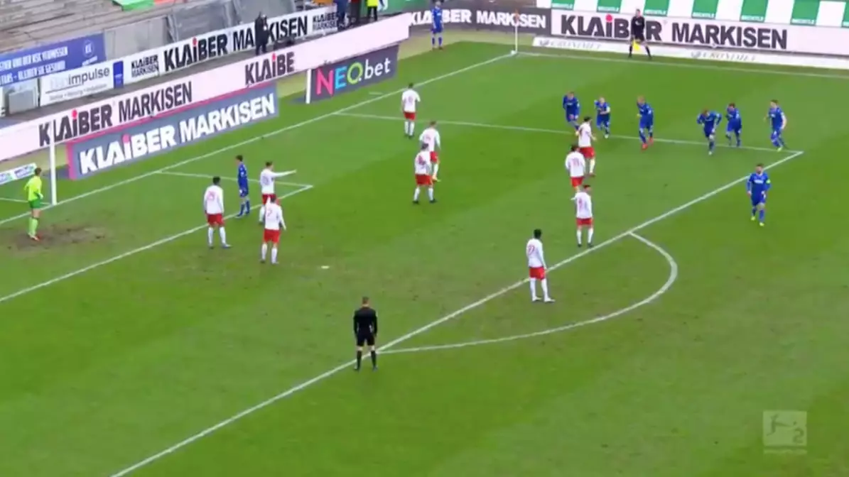 Karlsruher SC Come Up With The Most Bizarre And Creative Corner Kick Routine Ever