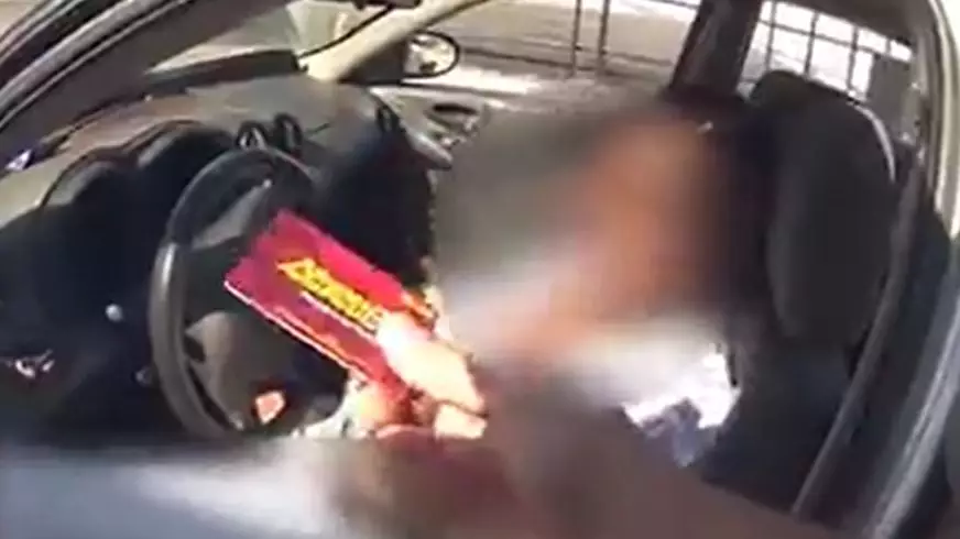 Police Officer Pulls Over Woman And Gives Her Gift Card To Fix Car