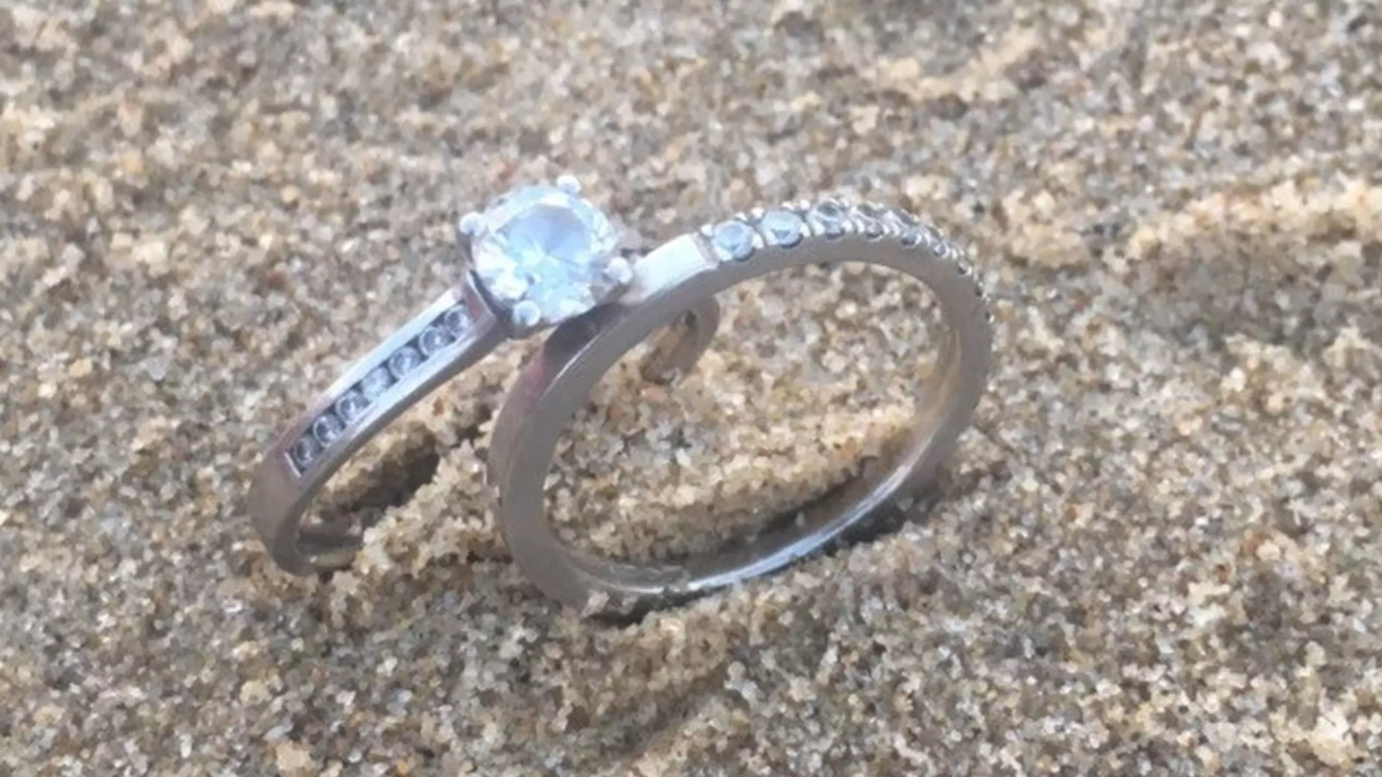 Woman Miraculously Retrieves Wedding Ring After Dropping It 150ft Under The Sea