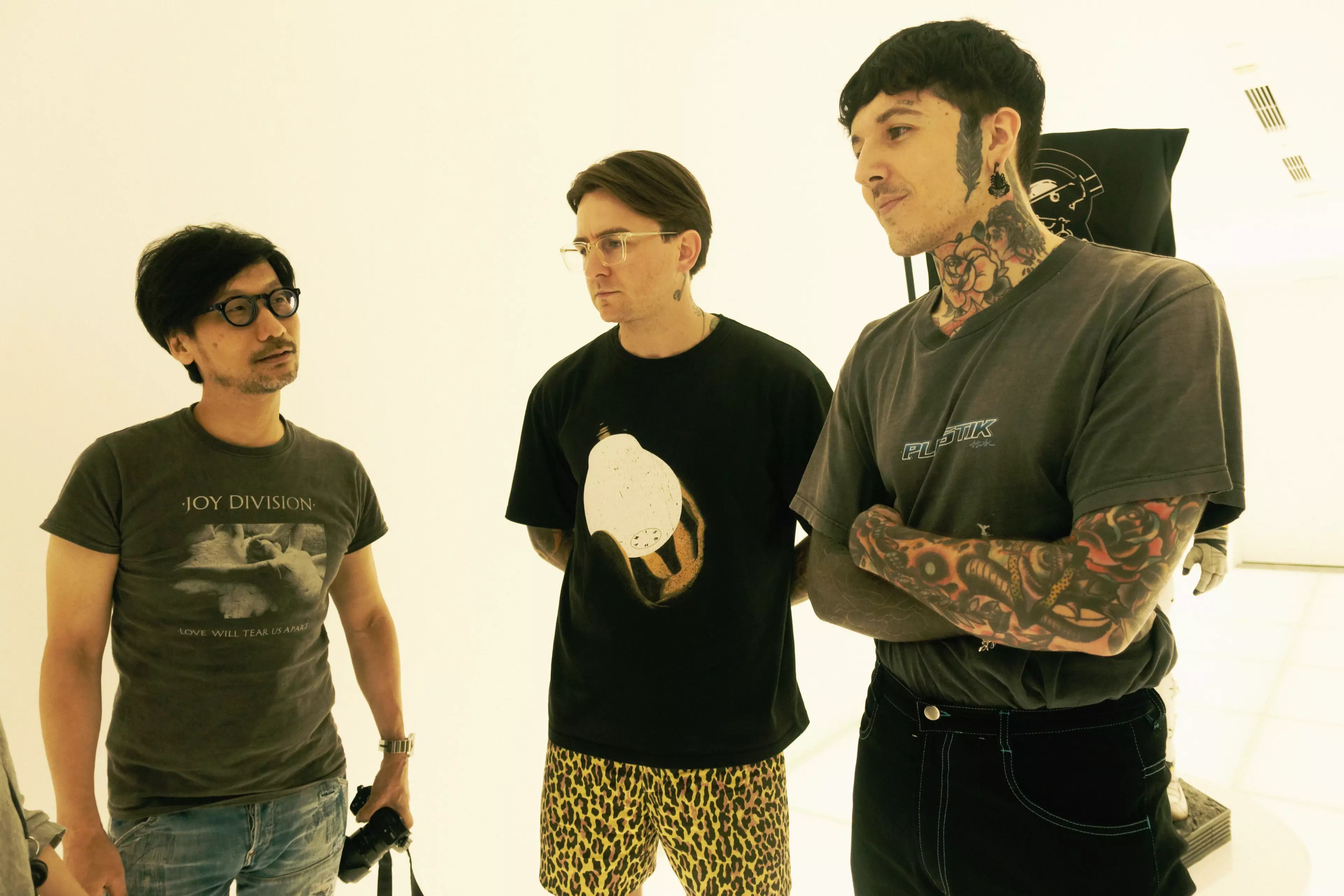 Oli Sykes and BMTH band member Mat Nicholls with Hideo Kojima /