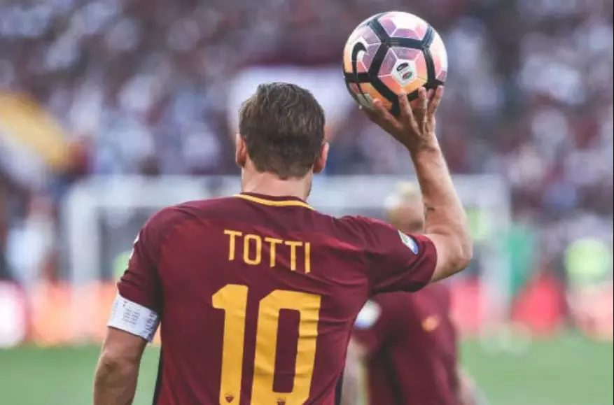 Totti is an absolute Roma legend. Image: Twitter