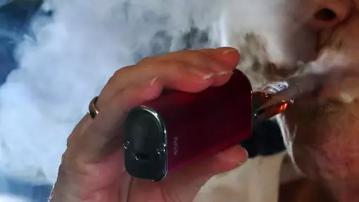 People Who Vape While Driving In The UK Could Lose Their Licence