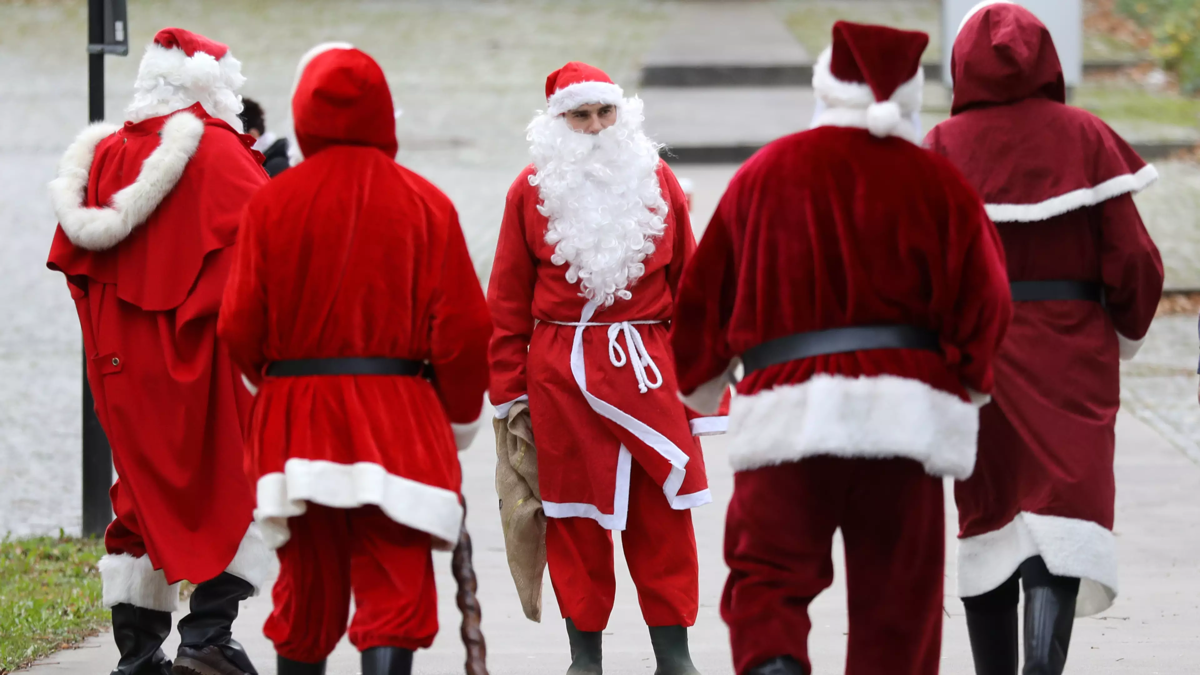 'Bad Santa' Rips Off Beard And Tells Kids To Get The F*** Out