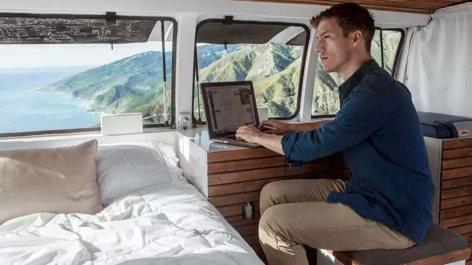American Lad Transforms Van Into Mobile Home And Travels Country