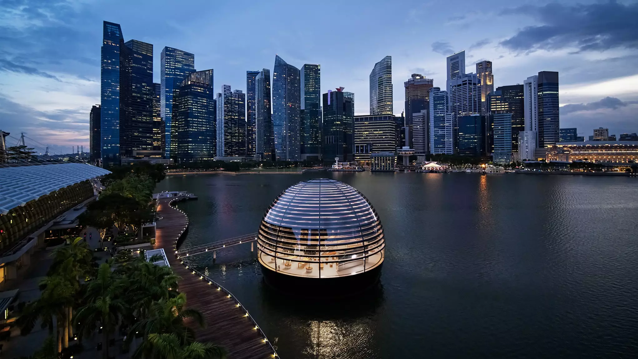 Apple Is Opening A Futuristic Floating Store In Singapore This Week