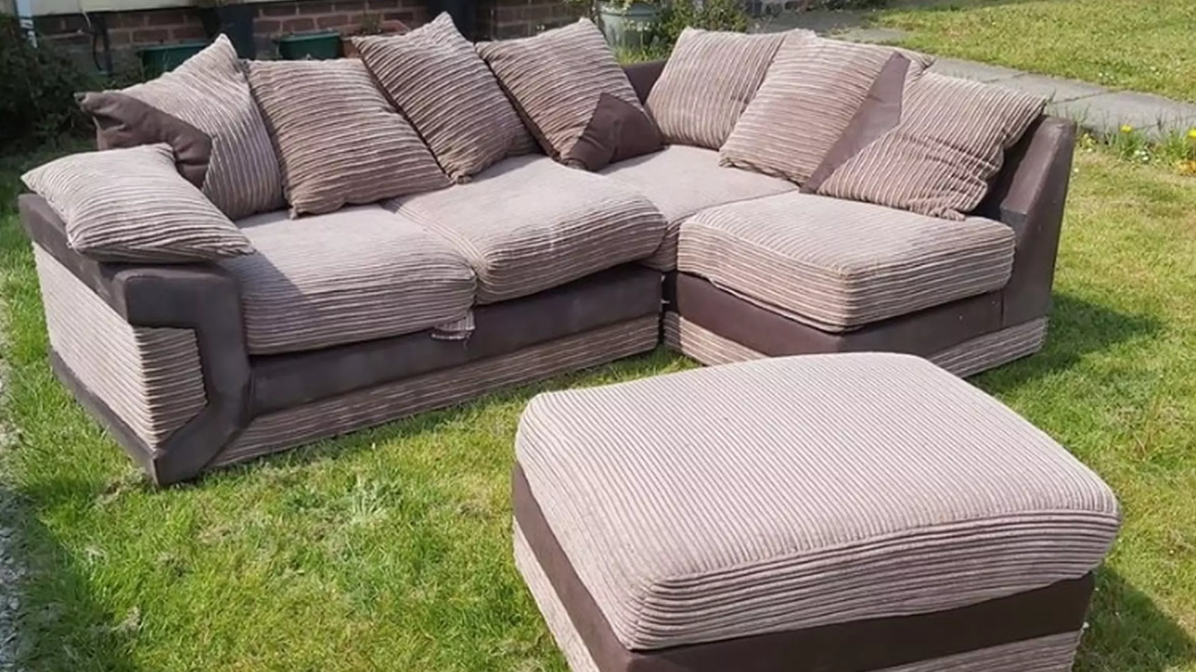 Man Who Sold Free Sofa For £180 Claims He's Made £8,000 From Free Stuff