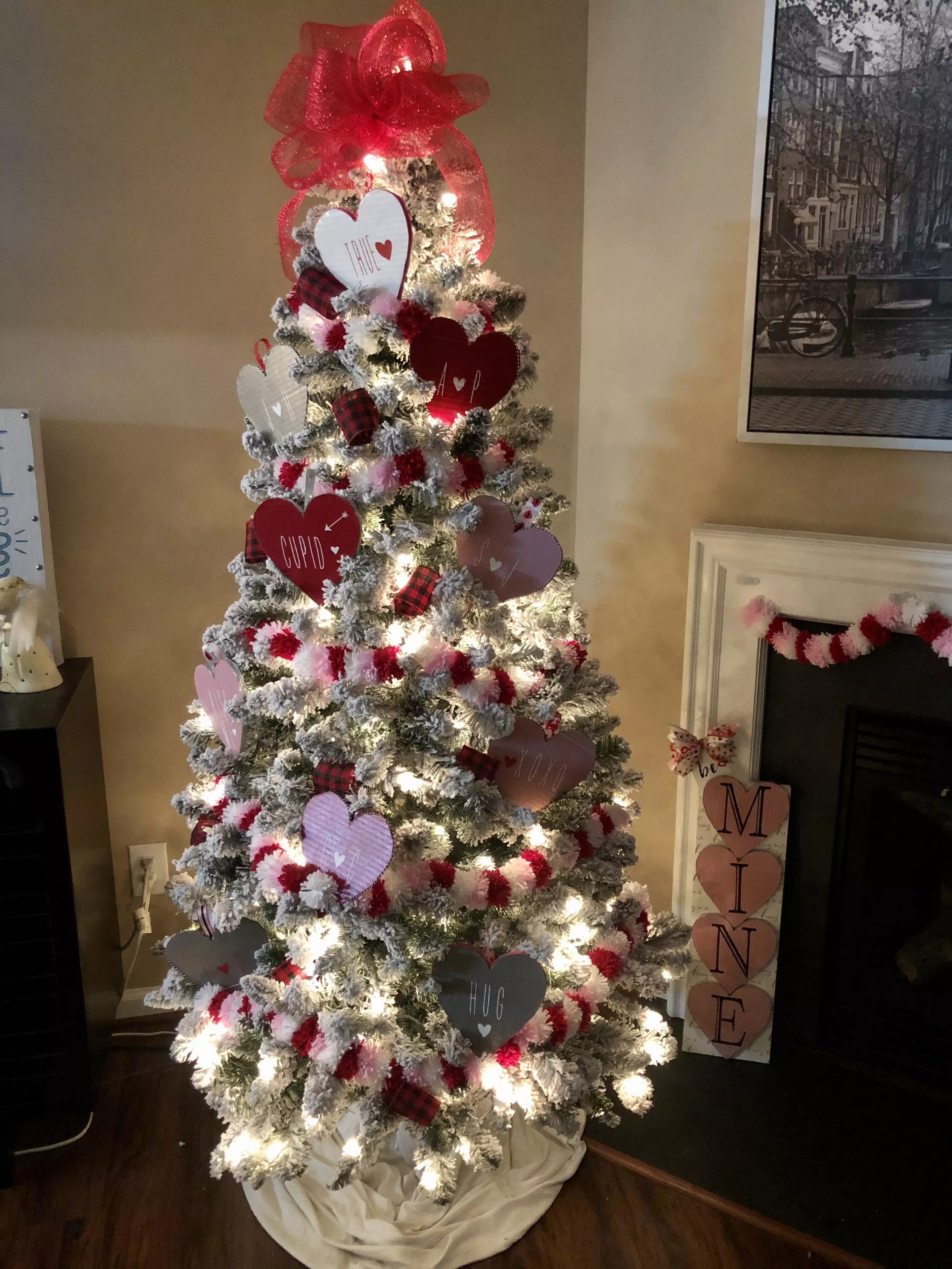 Jady whipped up a garland and cardboard love hearts to make the tree season-appropriate (