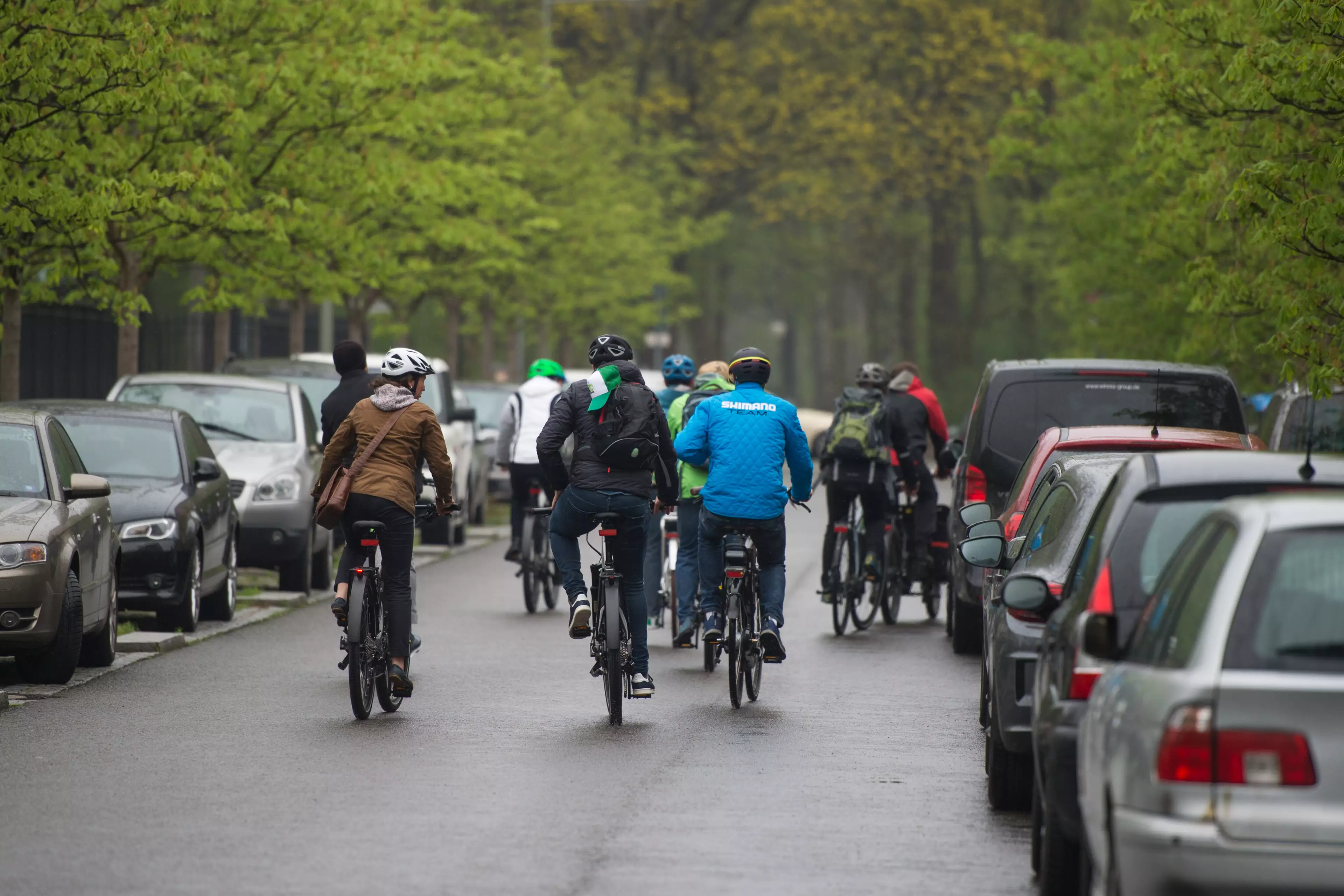 Drivers could be fined £100 for driving too closely to cyclists.