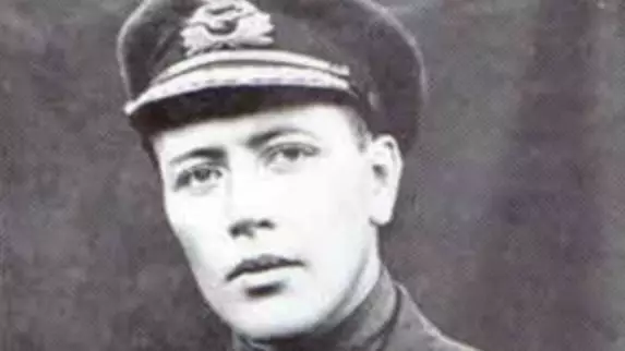 ​Conspiracy Theorists Believe WWI-Era Canadian Fighter Pilot Is Elon Musk