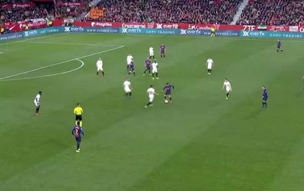 Coutinho has possession and tries to flick the ball past the defender. Image: beIN Sports
