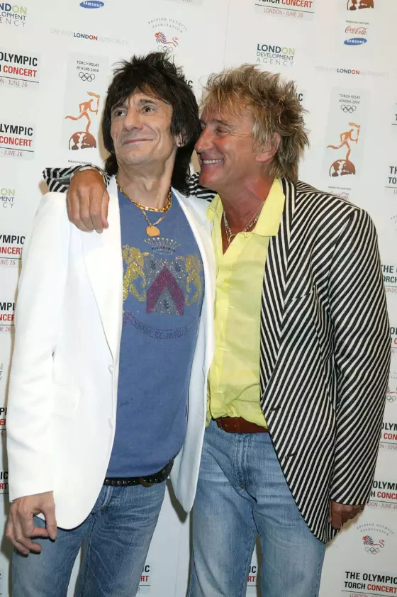 Stewart with Ronnie Wood in 2004.