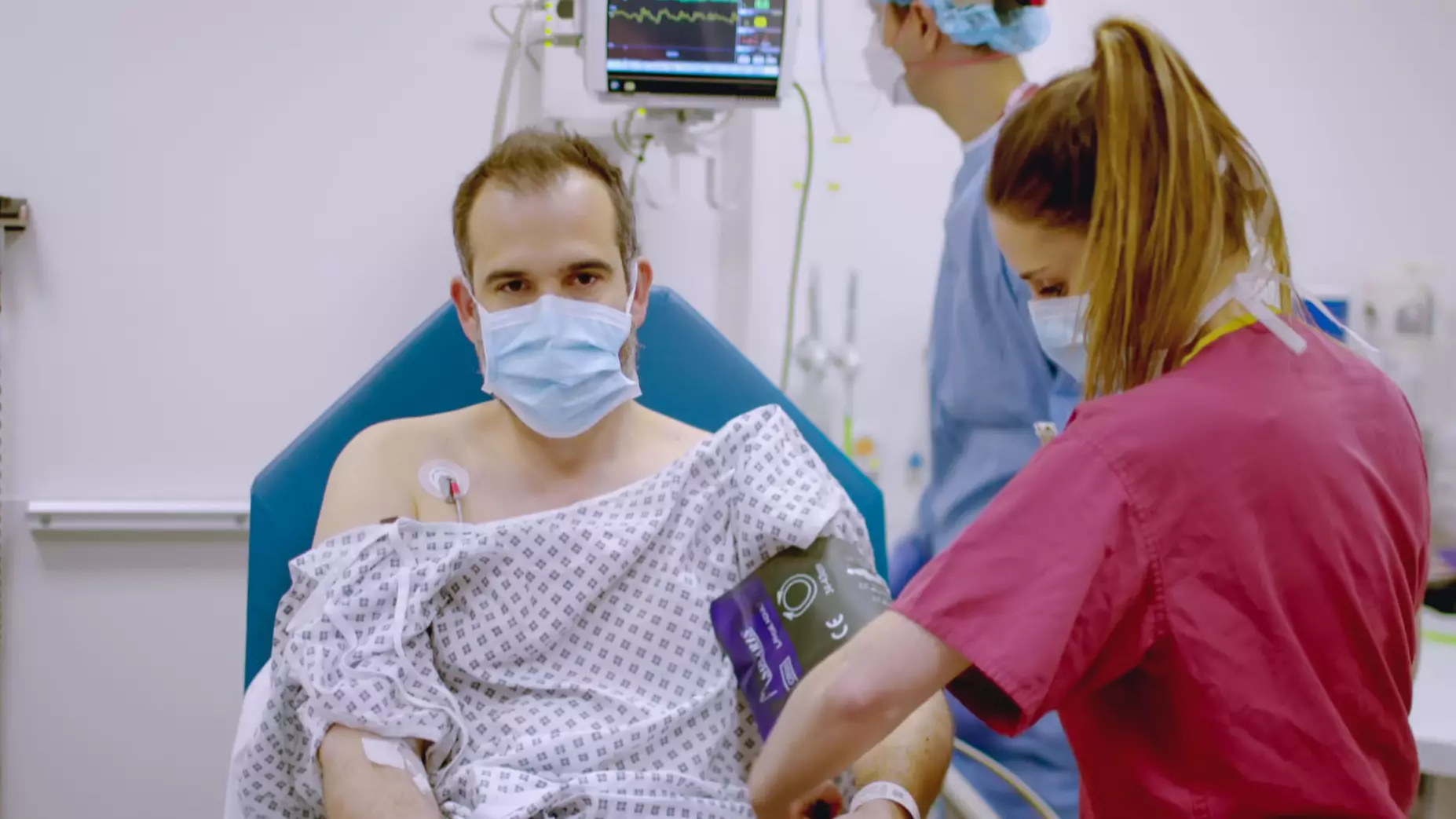 Doctor Watches Medics Stop His Twin's Heart After He Contracted Coronavirus