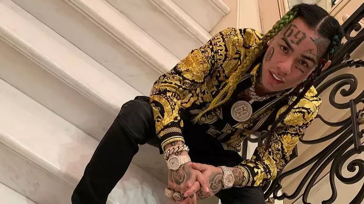 Tekashi 6ix9ine 'Ends Concert' After Fans Grab At His $2,000,000 Jewellery Following Stage Dive