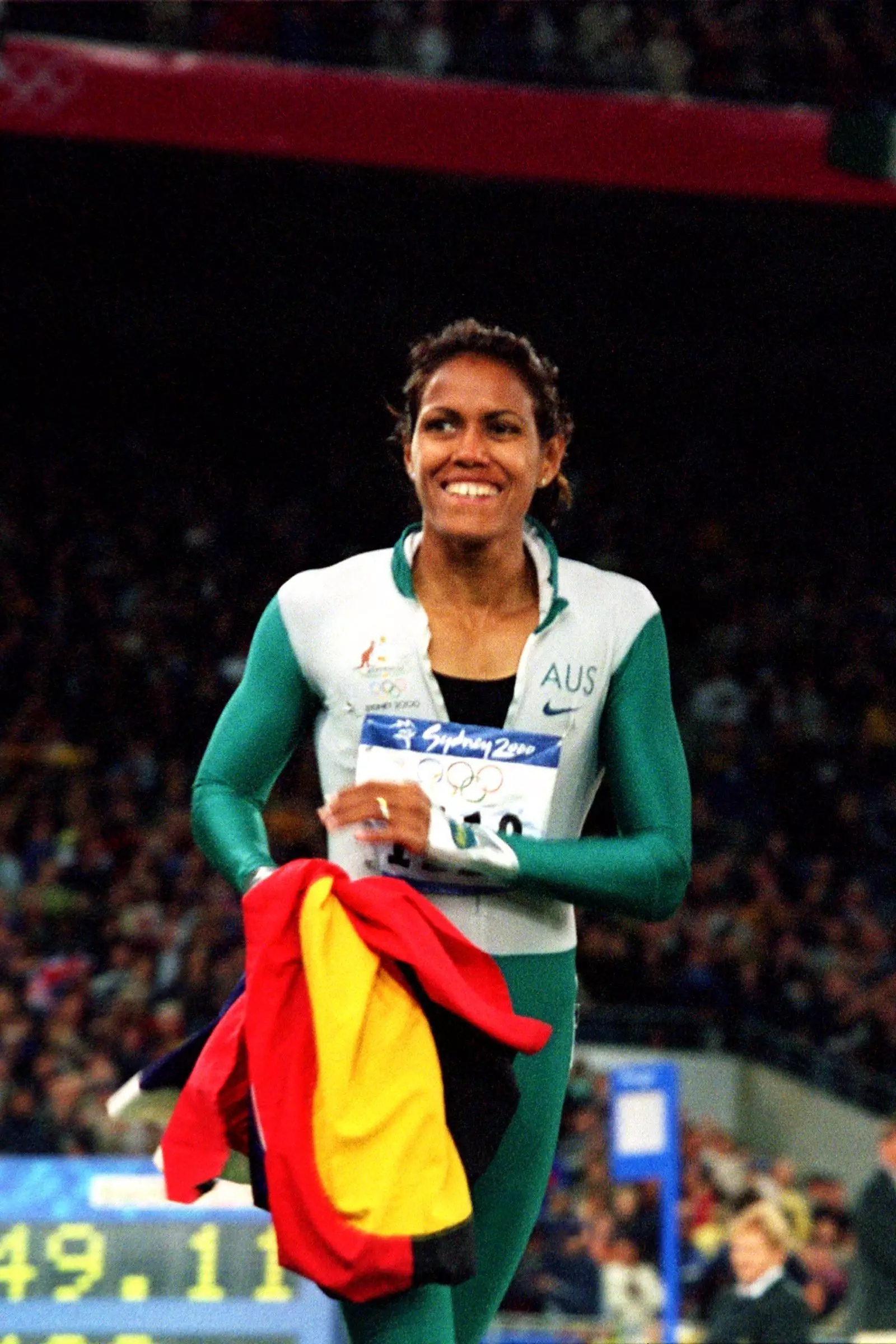 Cathy Freeman carved her name into the Olympic history books in front of packed Sydney crowd.