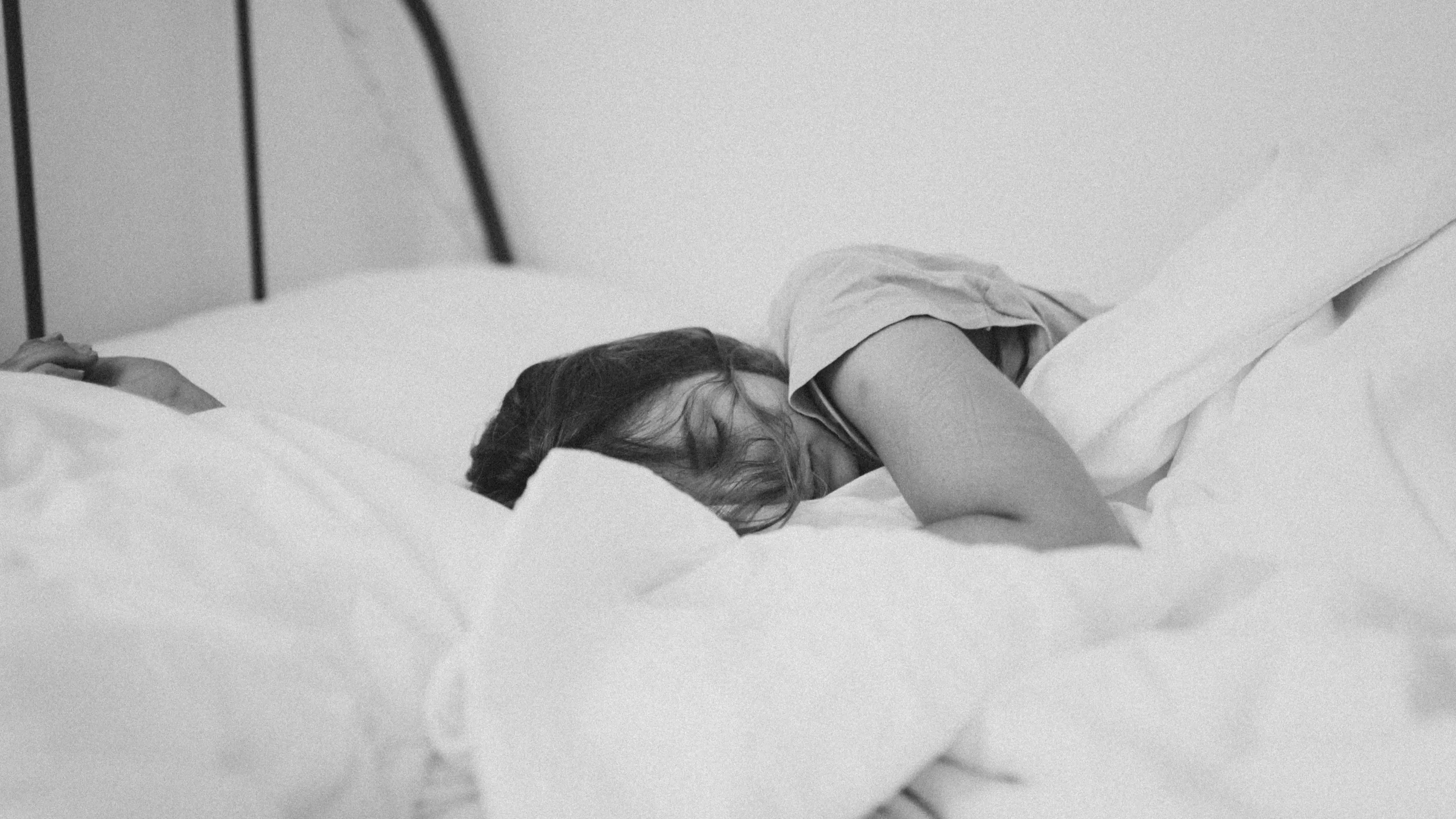 SCM's Cooling Weighted Blanket Will See You Through The Heatwave Insomnia
