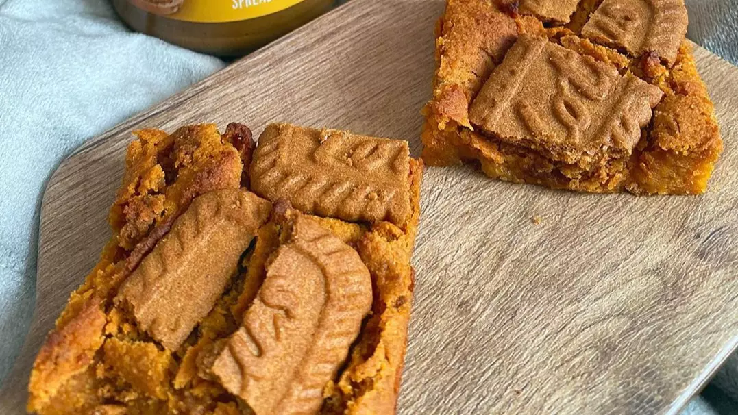 People Are Now Making Biscoff Blondies And They Look Insane