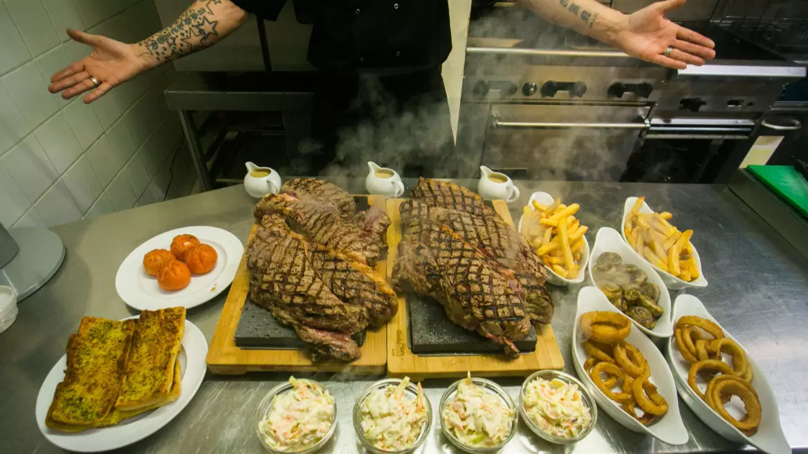​Restaurant Serves Up 200oz Steak That Weighs More Than A Newborn Lamb