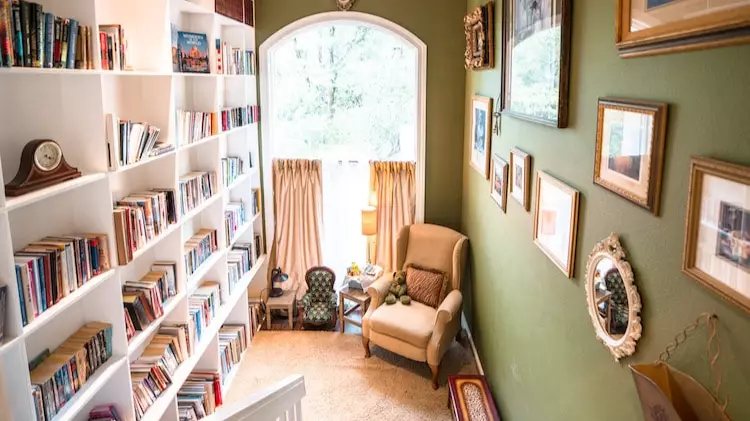 Travel Blogger Shares Suite With Secret Room Hidden Behind Bookcase