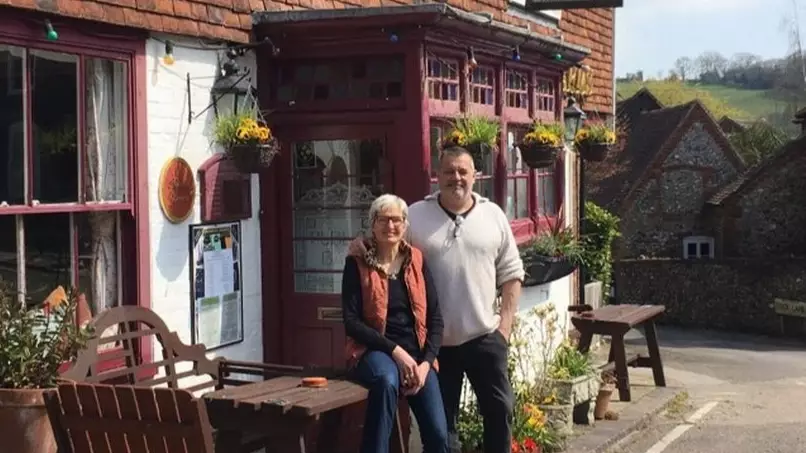 Kind-Hearted Bloke Steps In To Pay Bill After Customers Flee Pub Without Paying