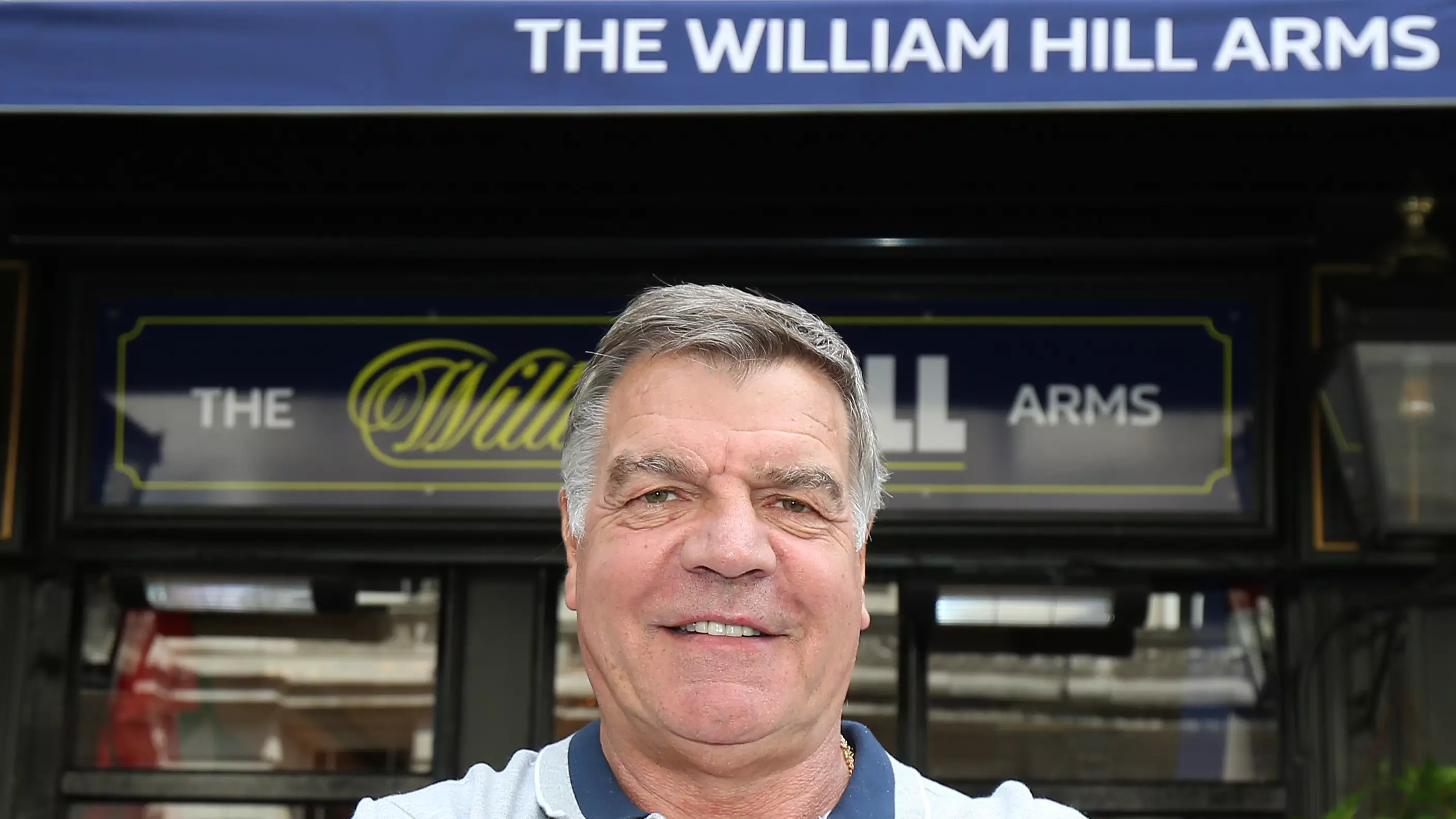 Sam Allardyce Was Spotted Eating A Burger In A Pub While Watching England Game