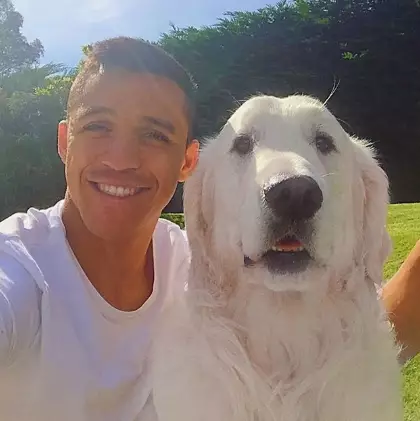 Arsenal’s Alexis Sanchez Posts Bizarre Tribute Video To His Beloved Dogs