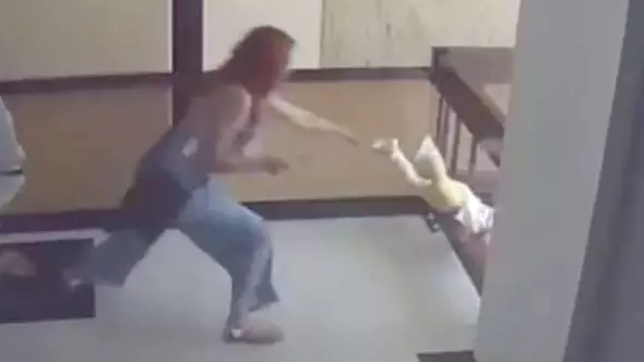 Colombian Super Mum Dramatically Catches Toddler After He Falls Off Fourth Floor Balcony