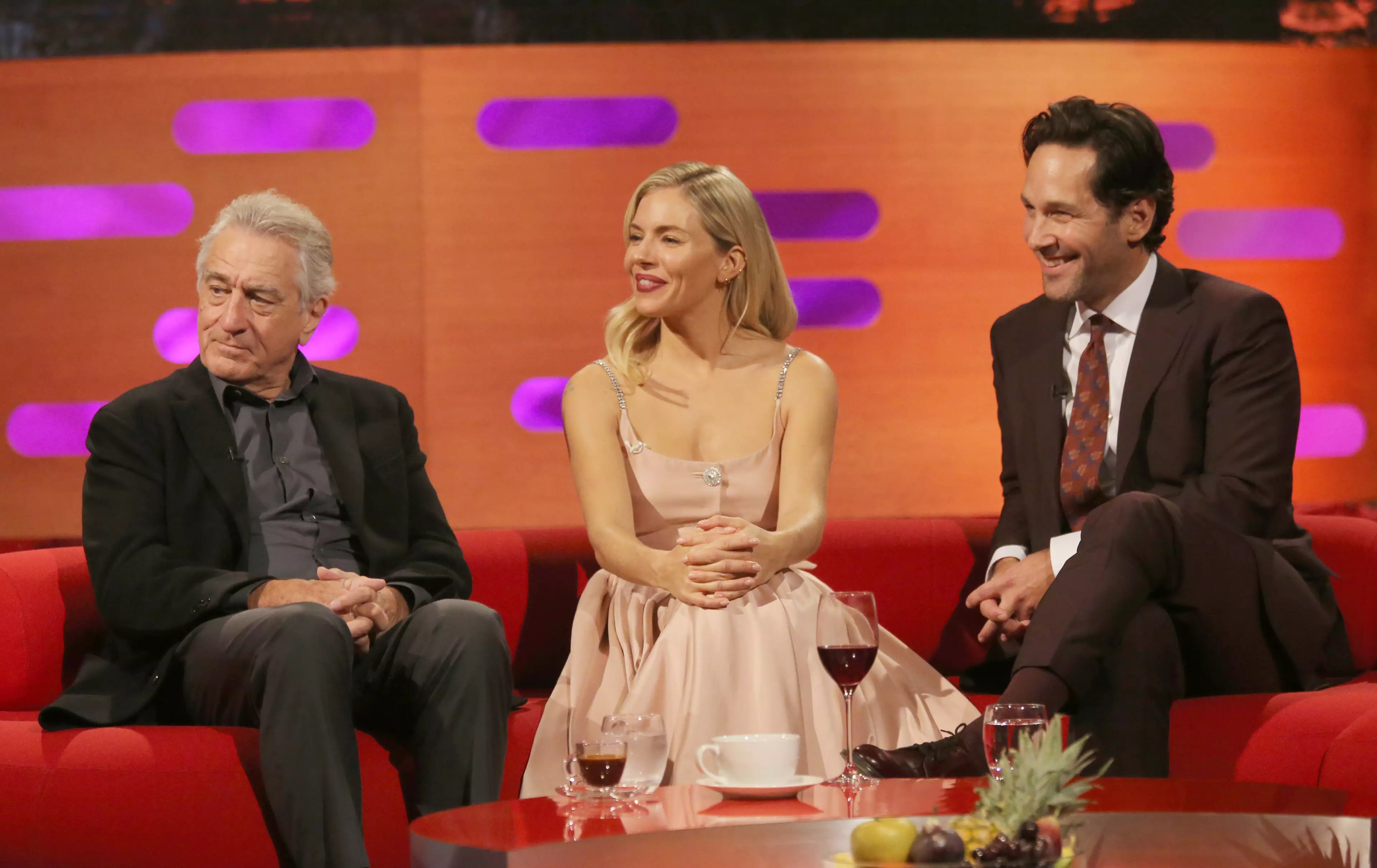 Others joining Paul on tonight's couch are Oscar-winner Robert De Niro and Sienna Miller.