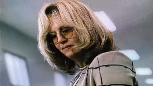 First Look At Sarah Paulson And Beanie Feldstein In 'American Crime Story'