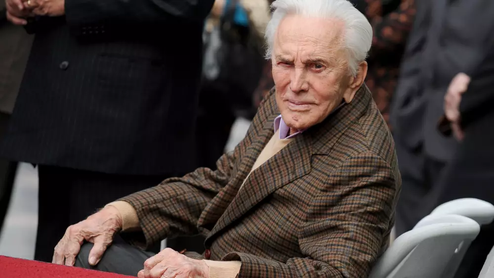 Kirk Douglas Managed To Quit Smoking Using His Dad's Unusual Technique