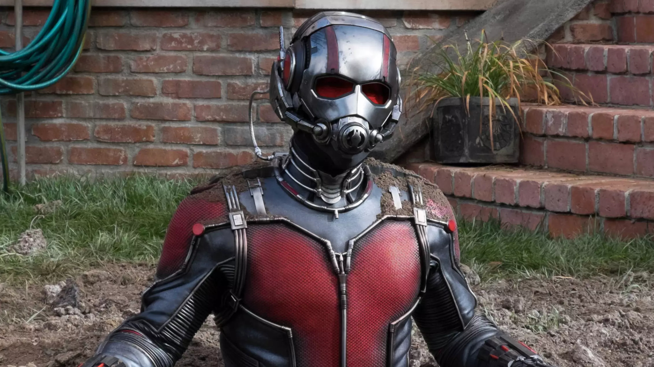 Fans Want Ant-Man To Save The Avengers In Endgame By Crawling Inside Thanos