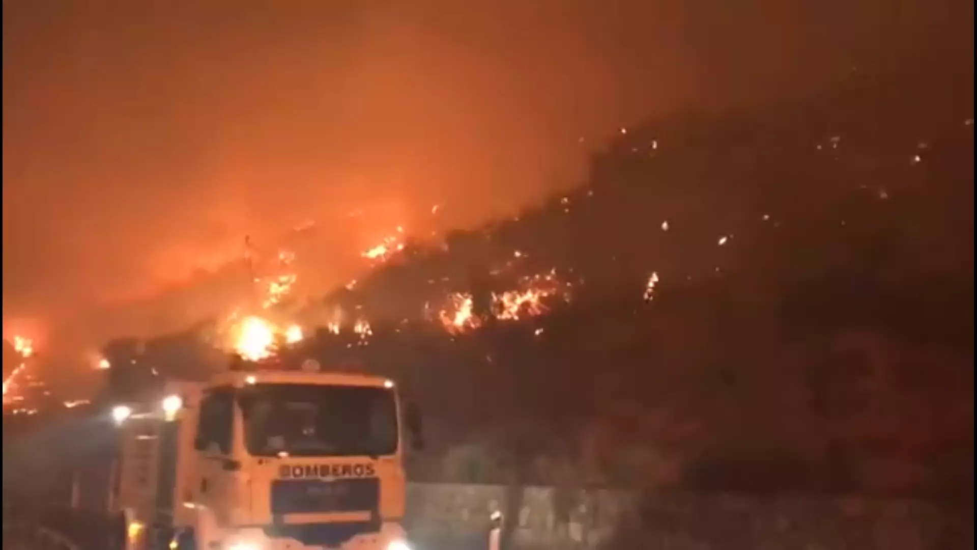 Hundreds Of People Evacuated Because Of Huge Fire In Gran Canaria 