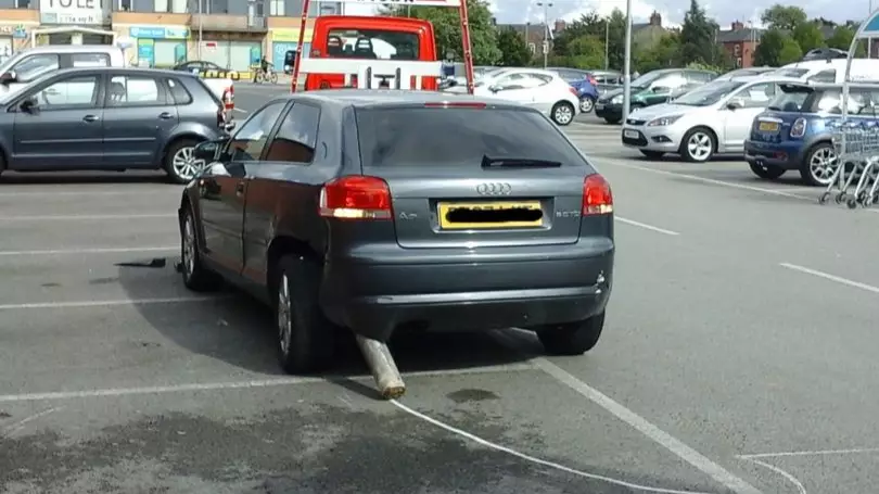 Driver Shows Off In Car Park But Get's It Badly Wrong