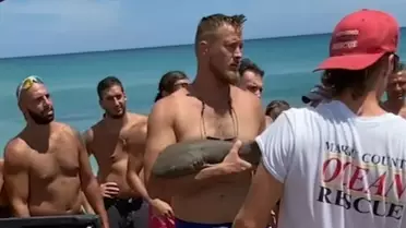Chilled Man Bitten By Shark Holds Onto It Until Help Arrives 