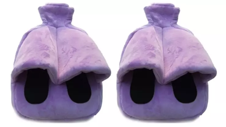 You Can Now Buy A Hot Water Bottle For Your Feet And It Looks So Cosy