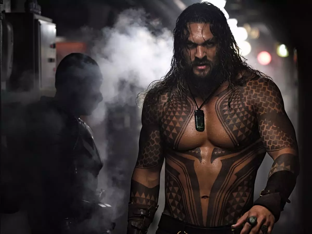 Jason Momoa plays Aquaman in the DCEU and he looks completely different compared to his Baywatch days (